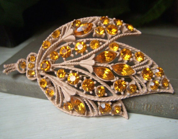 Vintage Topaz Rhinestone Leaf Brooch with Peach E… - image 2