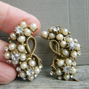 Florenza Rhinestone Earrings, Clip-on Clear Rhinestone with Faux Pearl Accents, Vintage Mid Century Signed Florenza Goldtone