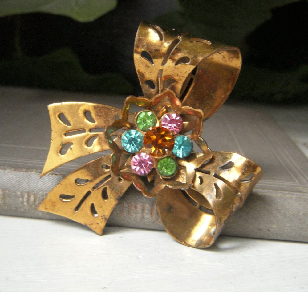 Broche Vintage Couronne En Or Avec émail Cloisonné Fleuri - Bijou Occasion Couleur Or