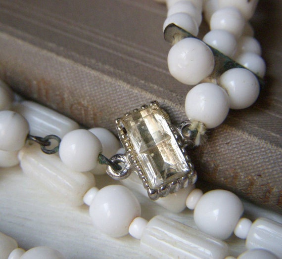 Vintage White Milk Glass Beaded Necklace, Bracele… - image 7