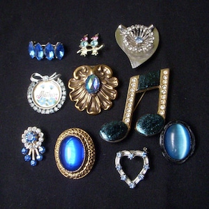 Vintage Blue Rhinestone Brooch Lot, 10 Pins, Estate Mixed Brooches, Mid-Century Costume Jewelry, Dealer's Resale, All Wearable