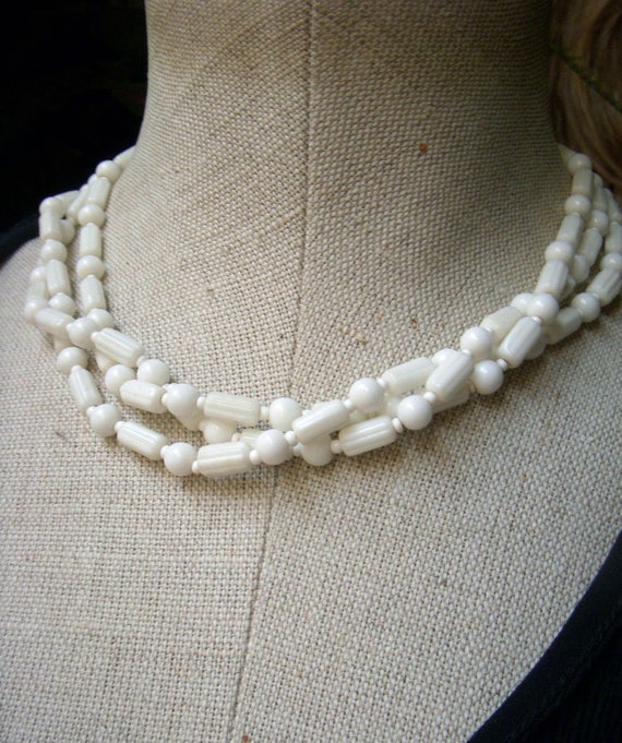 Vintage White Milk Glass Beaded Necklace, Bracele… - image 6