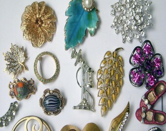 Giant Premium Lot of 22 Brooches, Lovely Floral Rhinestone