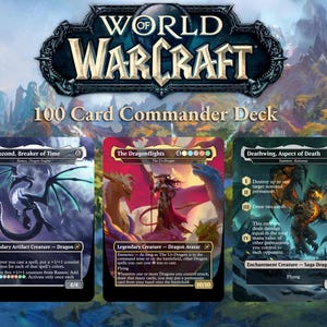Może przedstawiać: Talii 100 kart Commander World of Warcraft z trzema ilustrowanymi kartami. Karty przedstawiają smoki i tekst, w tym "Murozond, Breaker of Time", "The Dragonflights" i "Deathwing, Aspect of Death". Tło przedstawia górski krajobraz.