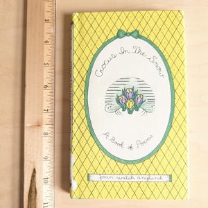 Crocus dans la neige, livre de poèmes de Joan Walsh Anglund, 4,75 x 7,75 pouces avec housse