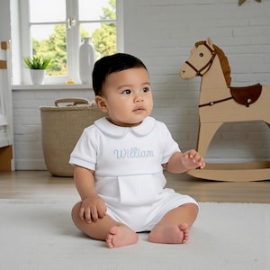 Conjunto Aaron de algodón pima (blanco con ribete azul) - Conjunto para bebé niño - Conjunto para recién nacido - Conjunto para bebé - Algodón pima - Ropa para bebé niño