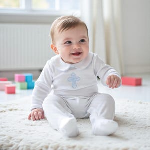 Traje de bautizo Hunter - Blanco con ribete azul - Traje de bautizo para niño - Traje de dedicación - Traje de bautizo con pies - Traje de bautizo personalizado