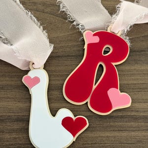 Etiquetas de regalo con letras de acrílico retro para el día de San Valentín
