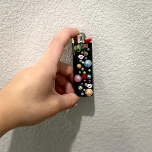 Kisses Bedazzled Pearls Lighter