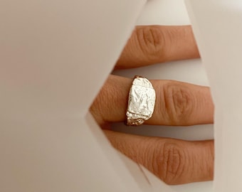 Molten Silver Signet Ring - Ανάγλυφο Δαχτυλίδι με Πλάκα, Crushed Texture, Μοντέρνο Unisex Statement Κόσμημα