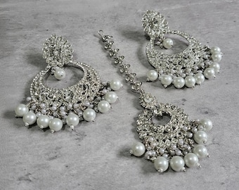 CZ Chandelier Earrings and Maang Tikka Set: Indian Wedding  display picture 3