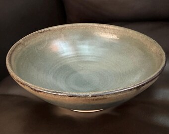 スレートブルーのボウル