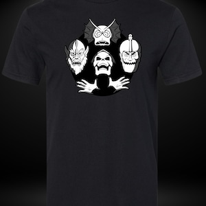 以下が含まれることがあります： 黒いTシャツ。円の中に4つのモンスターの顔のグラフィックがあります。モンスターは白黒で、詳細な特徴があります。シャツはクルーネックで、柔らかい素材で作られています。