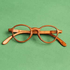 Primera impresión: Gafas de madera de sapeli, montura redonda suave con forma de ojo de cerradura, gafas graduadas hechas a mano, regalo ideal para aniversario, Día de la Madre o graduación.