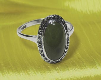 Vintage ISJ Irish Sterling Silver Green Gemstone Ring Size 7