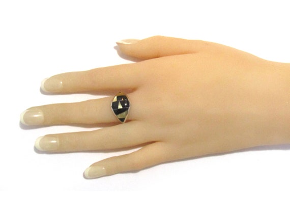 ONYX MOTHER of PEARL STERLiNG RiNG Vintage Sterli… - image 2