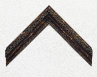 Marco pequeño ornamentado de bronce