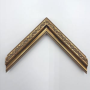 Marco dorado ornamentado.