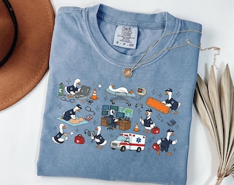 Comfort Colors® EMT Sanitäter Gans Doodles Shirt, lustiges Ersthelfer Grafik T-Shirt, sarkastische medizinische Bekleidung, ästhetisches Krankenwagen Geschenk