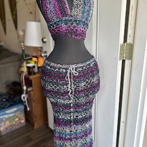 WAGEN anders zu sein Langer Häkelrock Strandrock und Haulter Top, Sommerrock. Strand Maxi Rock, Festival Outfit in Multi Schwarz