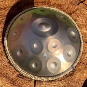 D Kurd Handpan: 12-Note Stainless Steel Hand Drum - 440Hz, 22&quot;