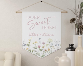 Fanion de dortoir doux pour dortoir, décoration de dortoir pour filles, drapeaux de fleurs sauvages pour dortoir, oeuvre d'art murale pour dortoir, cadeaux pour chambre de dortoir, décoration de porte de dortoir