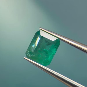 Natural Emerald: 1.07ct Certified Gemstone, Loose Stone for Jewelers and Collectors