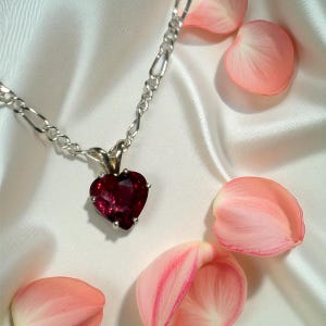 Natural Garnet Heart Necklace – Sterling Silver – January Birthstone Gift – Romantic Red Gem Jewelry – Heart Pendant for Her