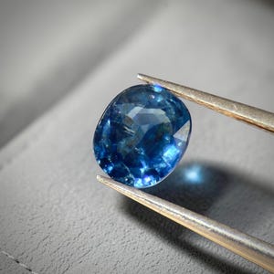Unheated Royal Blue Sapphire 1.05 ct Oval, Loose Gemstone for Custom Ring