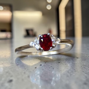 Anillo de rubí certificado: plata de ley, brillante gema natural sin tratamiento térmico, delicada joyería fina.