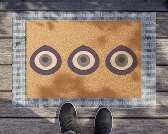 Felpudo de fibra de coco con símbolo de mal de ojo