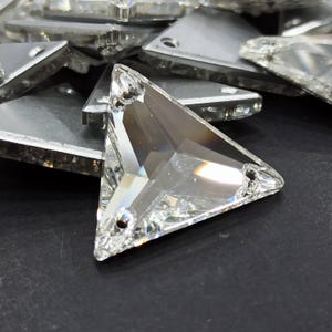 Piedra de cristal triangular Preciosa para coser: Cuenta de cristal checo de 3 agujeros