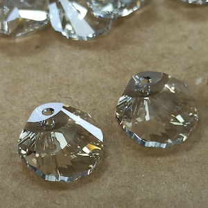 Swarovski Seashell Crystal Pendant: Silver Shade, 16mm