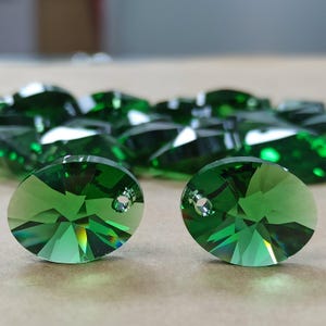 Swarovski Dark Moss Green Crystal Oval Pendant: Jewelry Making