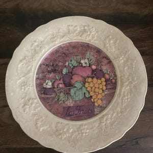 Decorative plate in Gien earthenware – Les Délices series – Les Fruits model