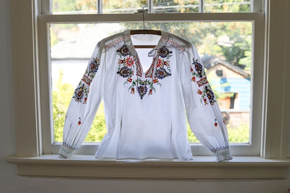 Vintage 1940s to 1950s Blouse - Hungarian Embroid… - image 2