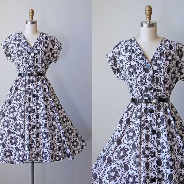 1950s Dress - Vintage 50s Dress - Black White Ikat Graphic Print Full Skirt Cotton Dress Size M to L