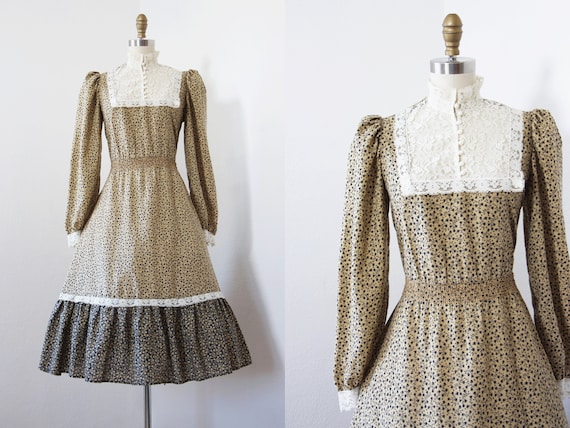 1970s Dress - Vintage 70s Dress - Dark Floral Gauz