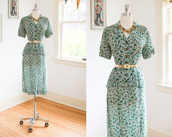 Vintage 1940s Dress Set - Jadeite Green Rayon Deco Print Blouse Jacket + Skirt w Coke Bottle Green Buttons - Size M