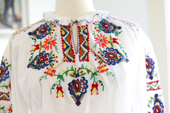 Vintage 1940s to 1950s Blouse - Hungarian Embroid… - image 9