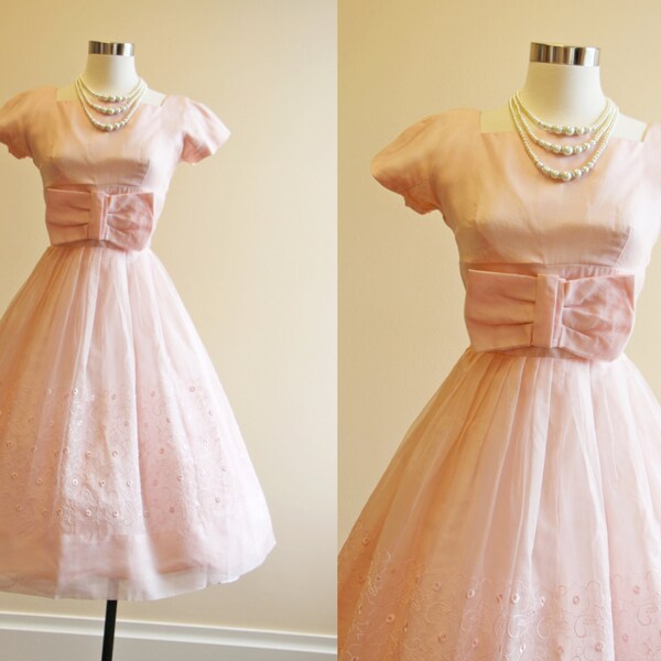 1950s Dress - Vintage 50s Dress - Pink Organdy Eyelet Bust Shelf Party Prom Dress M - Sugarpie