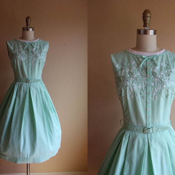 années 50 robe - robe Vintage des années 1950 - menthe verte brodé coton Garden Party Sundress S - musique de feuille