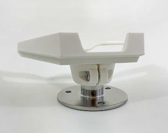 Starlink Mini Marineマウント。1インチVHFアンテナマウントにねじ込んで取り付けます。