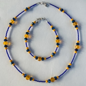 Conjunto de pulseira e colar azul e dourado, miçangas de miçangas, joias azuis, amarelas e vibrantes em cores fortes, conjuntos de joias, pulseira e colar