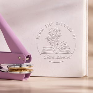 Gepersonaliseerde boekembosserstempel – aangepaste bibliotheekstempel voor boekenliefhebbers, uit de bibliotheek van, ex libris-stempel, cadeau boekenliefhebber