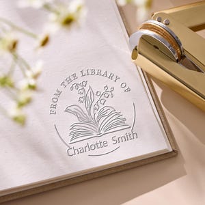 Personalisierter Buchprägestempel - Individueller Bibliotheksstempel für Buchliebhaber, Aus der Bibliothek von , Ex Libris Stempel, Geschenk für Buchliebhaber