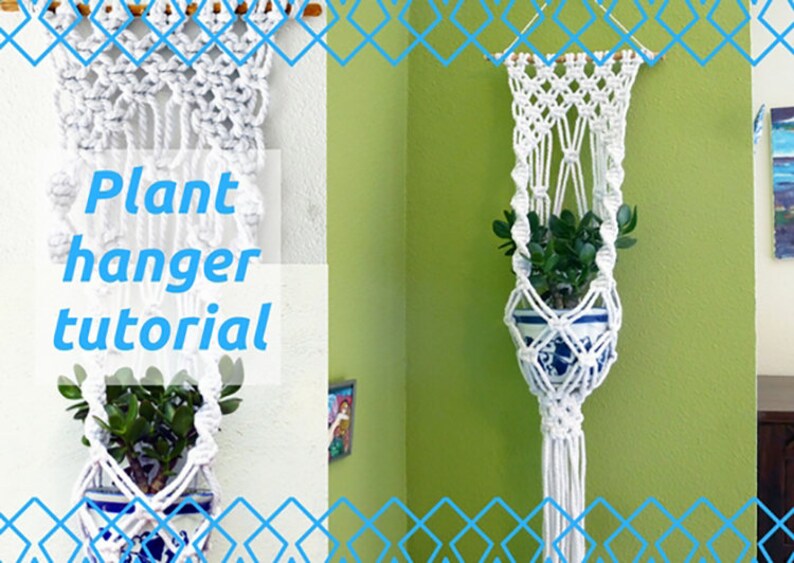 K&ouml;nnte beinhalten: Ein wei&szlig;er Makramee-Pflanzenh&auml;nger mit einer kleinen Topfpflanze, die daran h&auml;ngt. Der H&auml;nger ist an einem Holzstab befestigt. Der Text "Plant hanger tutorial" ist in blauen Buchstaben auf wei&szlig;em Hintergrund geschrieben.