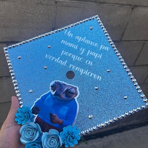 Un Aplauso Graduation Cap Topper