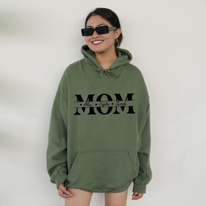 Custom Mama Sweatshirt with Kid Name, Personalized Mom Sweater, Minimalist Mommy Custom Gift for Mother, Custom Kid Name Shirt, Mother's Day