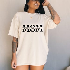 Custom Mama Sweatshirt with Kid Name, Personalized Mom Sweater, Minimalist Mommy Custom Gift for Mother, Custom Kid Name Shirt, Mother's Day